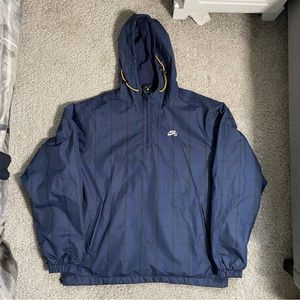 STRIPPED NAVY NIKE SB QUARTER ZIP WINDBREAKER HOODIE
SIZE S